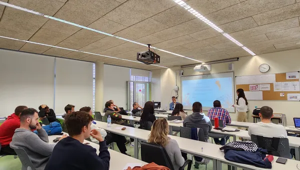 Sesión de Dirección Consciente en Can Marines con profesionales del sector náutico